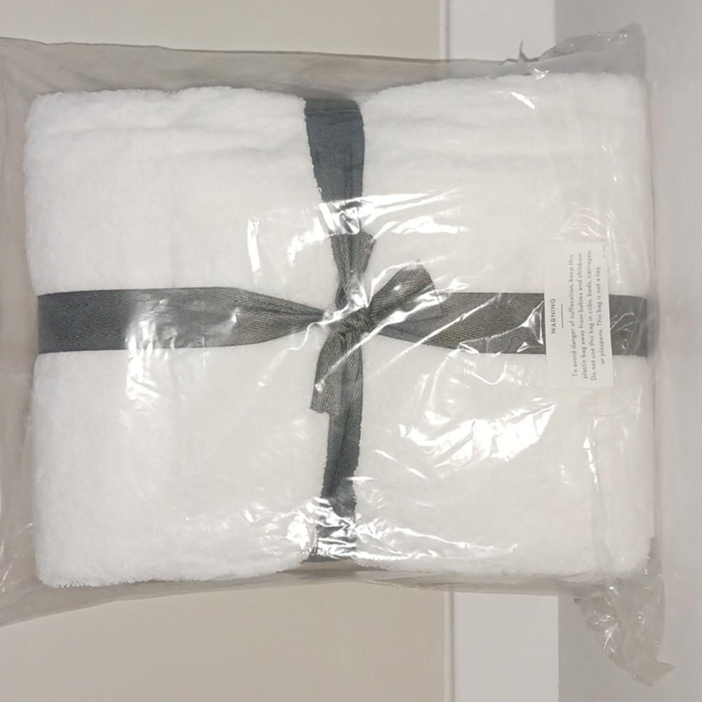 Standard Textile - Set of 2 Bath Towel Collection! ❤️ - Picture 2 of 3